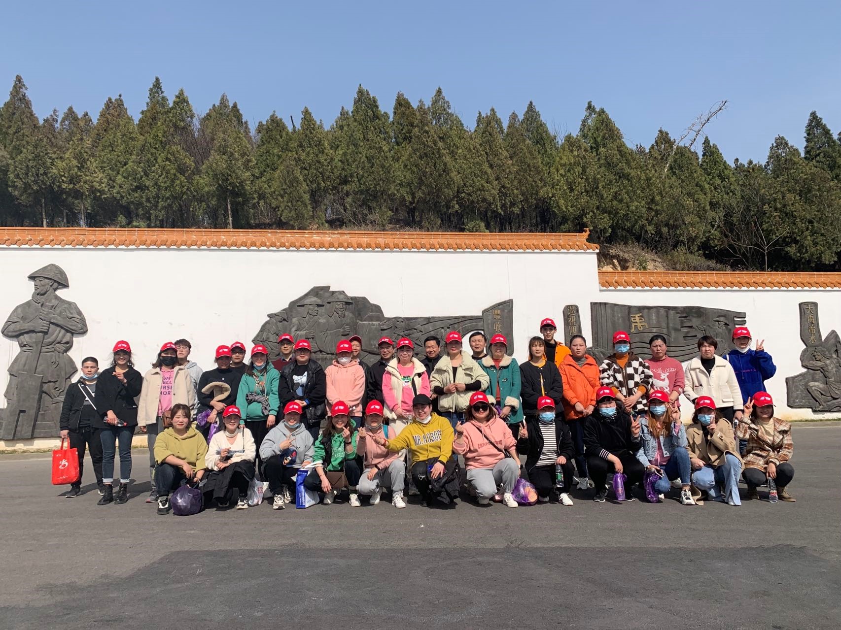 文明登山健康行，志愿服務(wù)護(hù)環(huán)境——依愛消防開展“學(xué)雷鋒日”主題活動