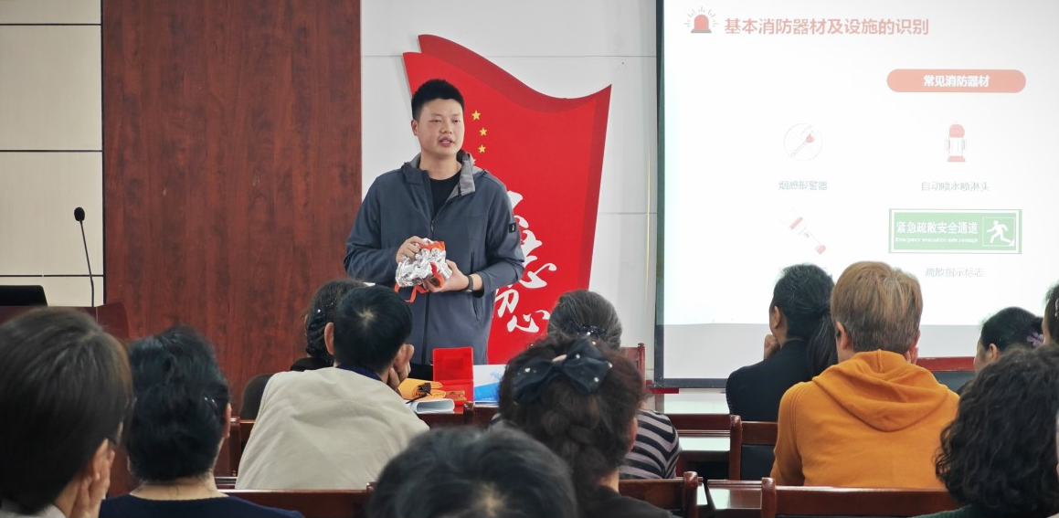 依愛消防重陽進(jìn)社區(qū)，金秋慰問情暖夕陽紅